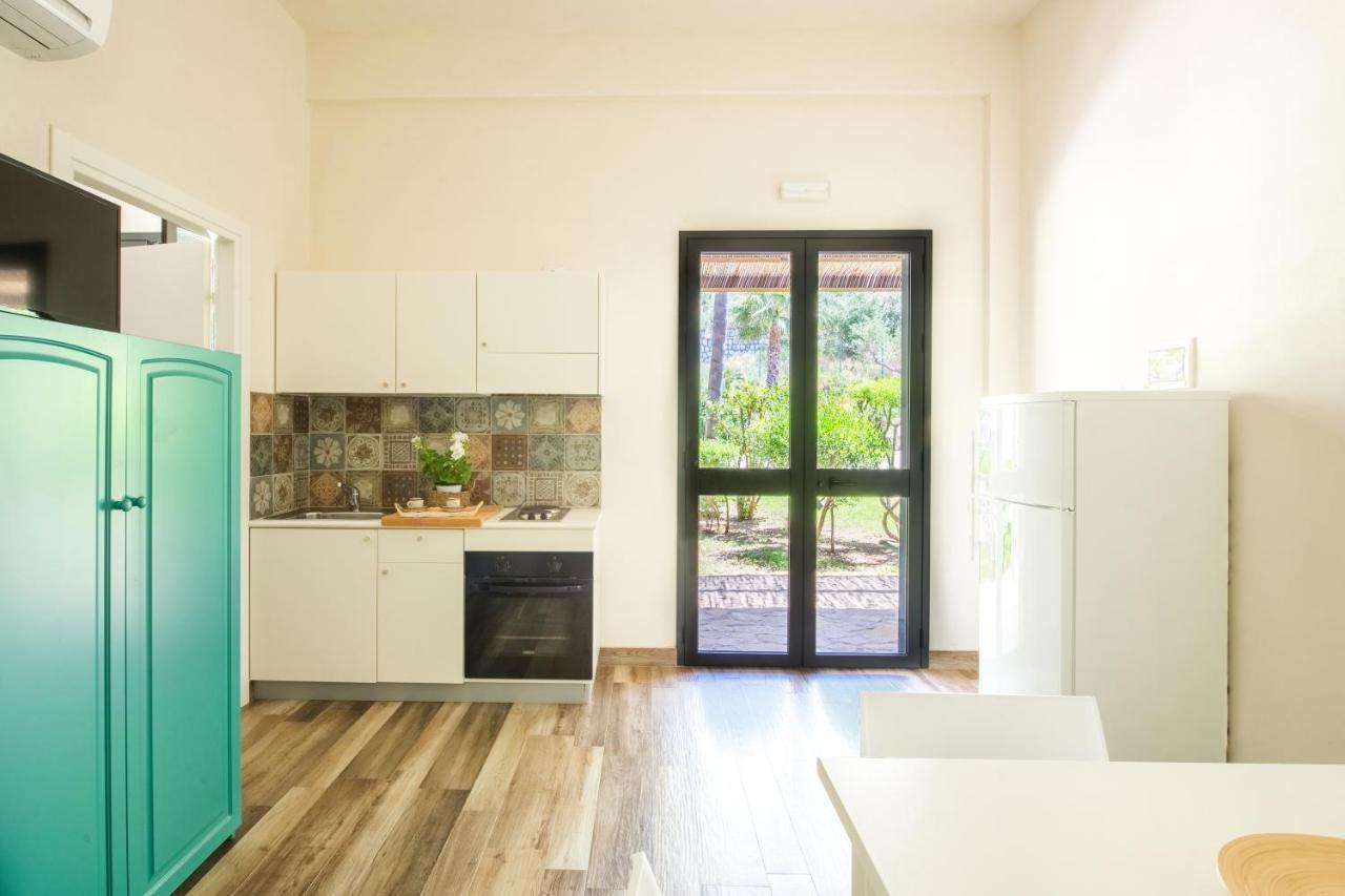 Ulivo Blu Holiday Homes 卡斯泰拉马莱 外观 照片