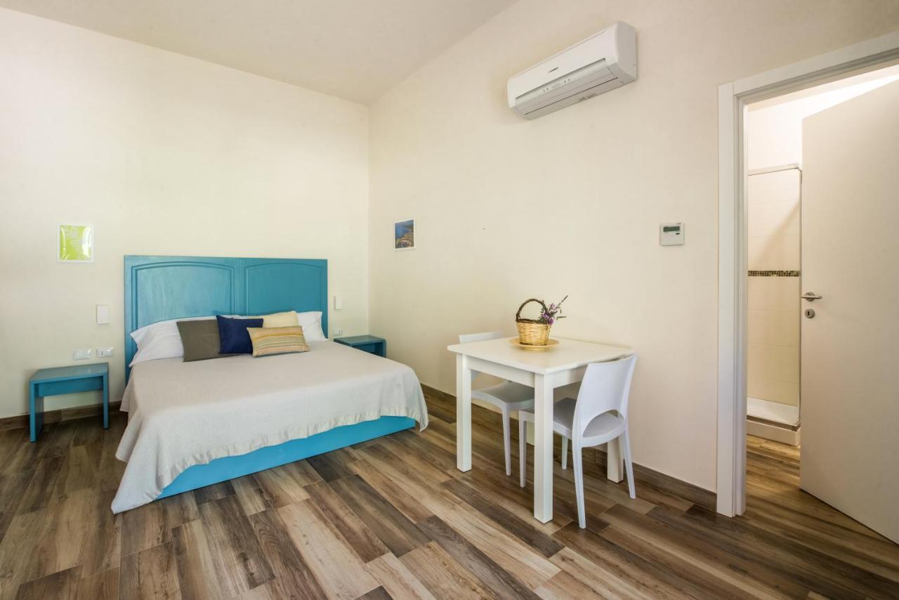Ulivo Blu Holiday Homes 卡斯泰拉马莱 外观 照片