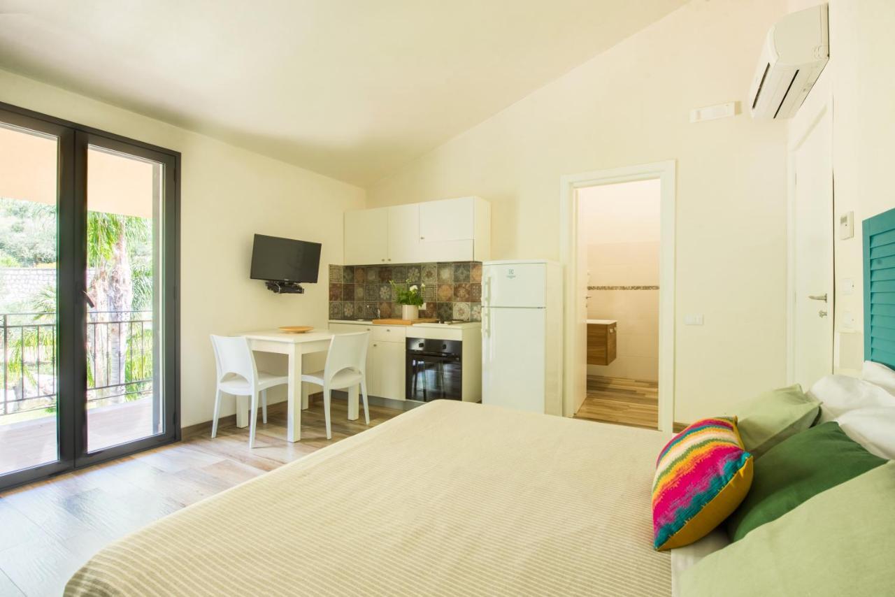 Ulivo Blu Holiday Homes 卡斯泰拉马莱 外观 照片