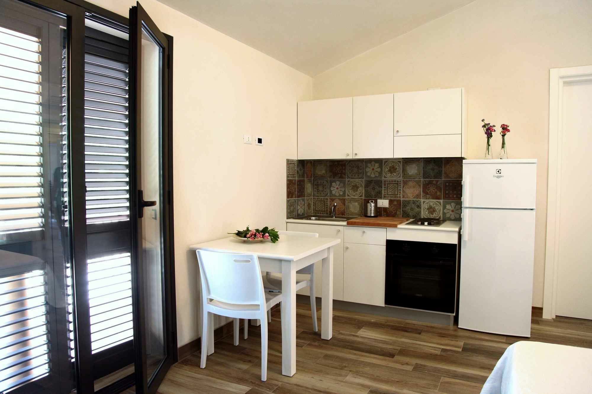 Ulivo Blu Holiday Homes 卡斯泰拉马莱 外观 照片
